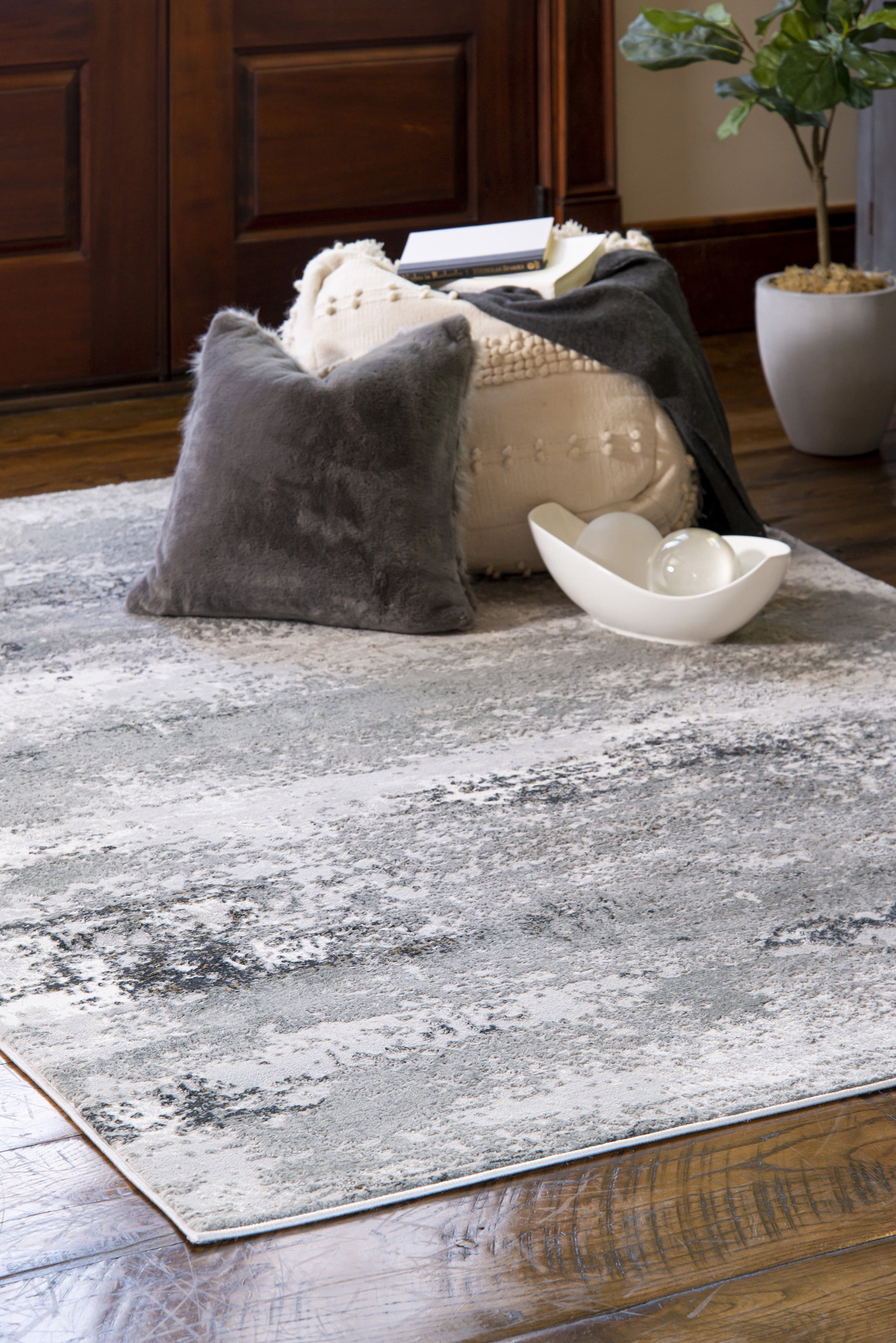 United Weavers Evolution Siren Contemporary Abstract Round Area Rug, Cream, 7'10" x 7'10"