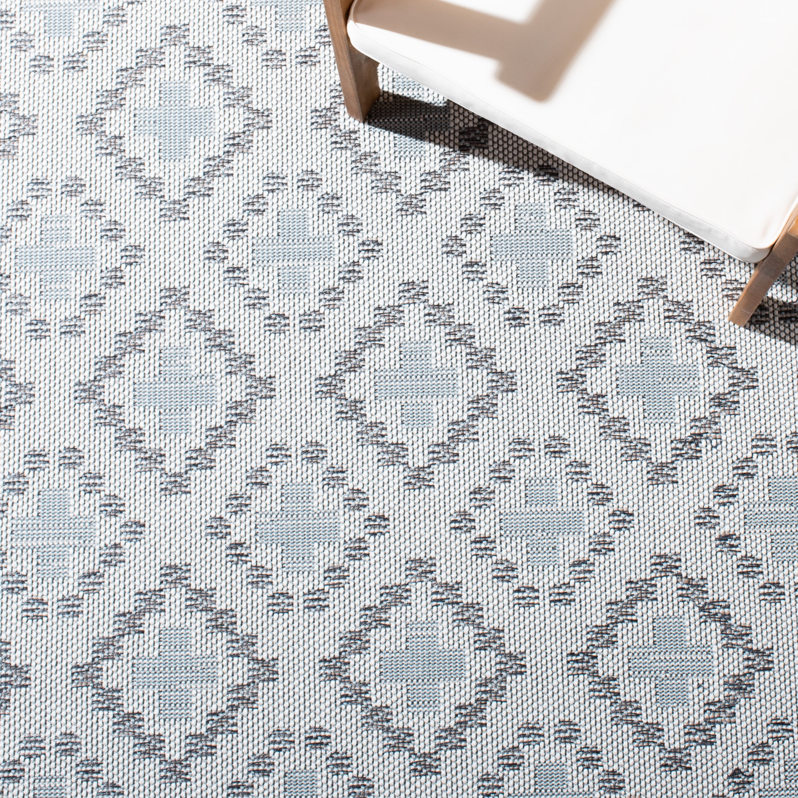 SAFAVIEH Martha Stewart Joleen Geometric Machine Washable Indoor/Outdoor Area Rug, Ivory/Grey, 9' x 12'