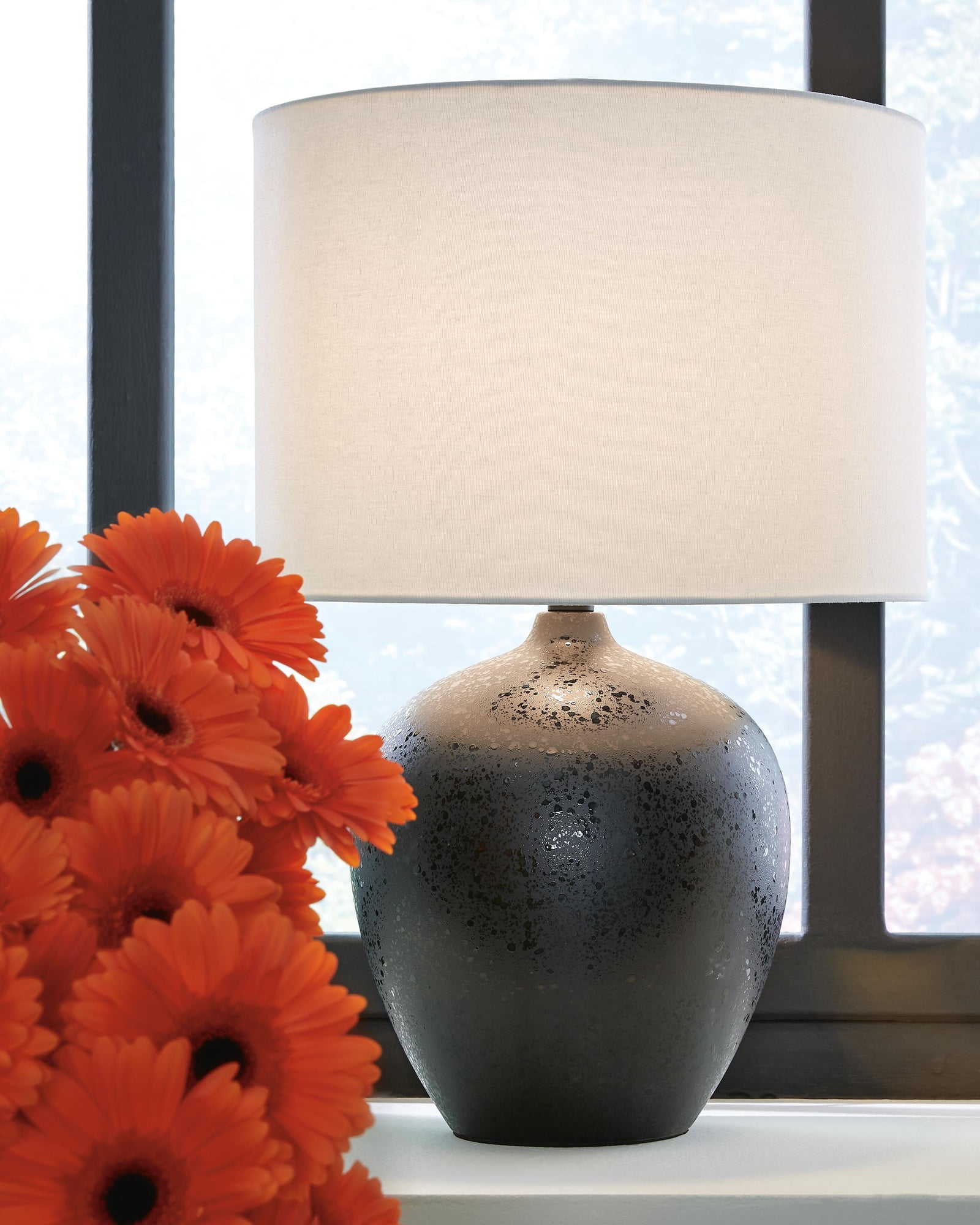 Signature Design by Ashley Contemporary Ladstow Table Lamp  Black