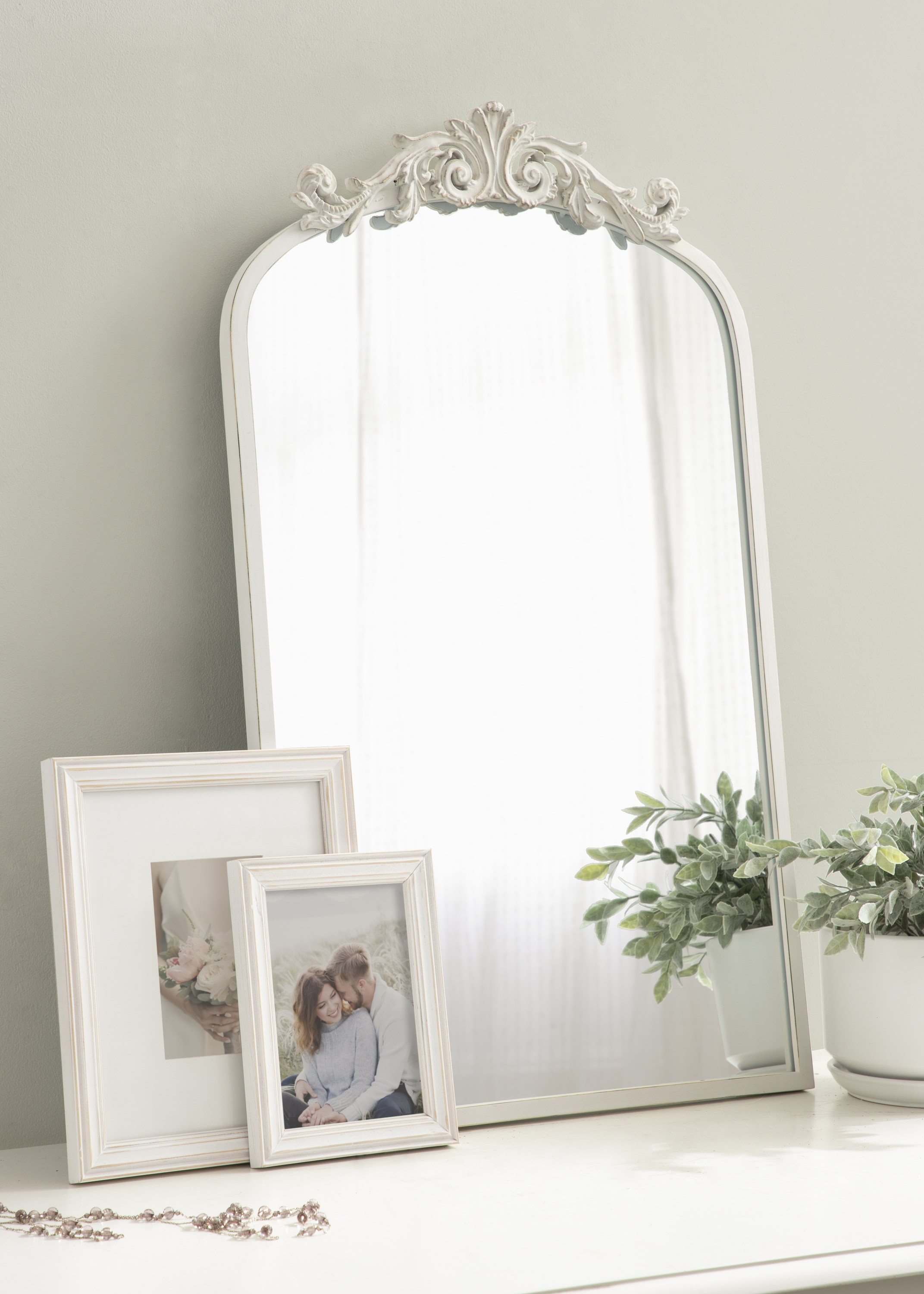 Kate And Laurel Arendahl Traditional Arch Wall Mirror, 19 x 31, Antique  White, Vintage Glam Baroque-Inspired Arched Bathroom Vanity Mirror with  Ornate Crown