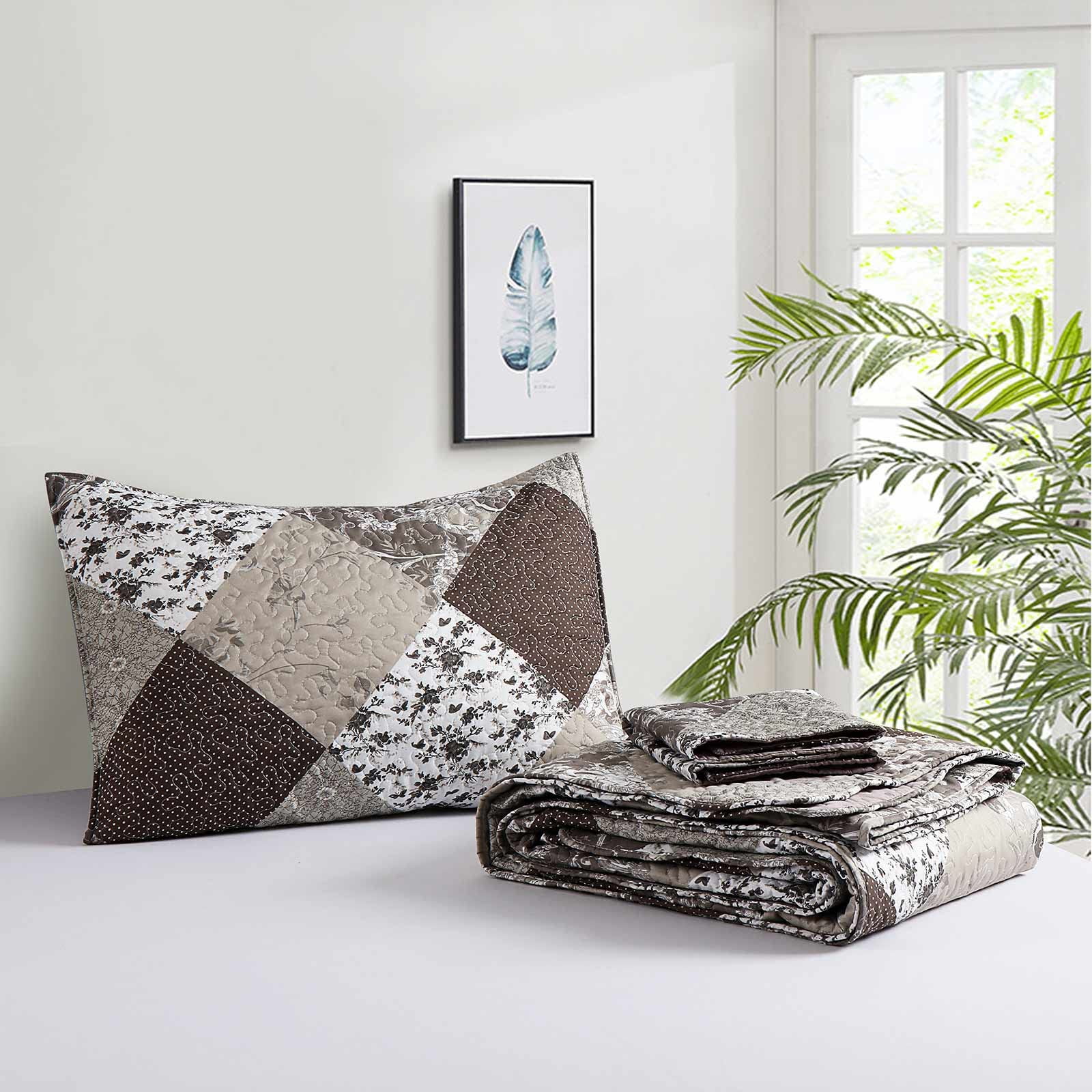 Queen Size Quilt Sets, Greagle 3-Piece Soft Warm Lightweight Bedspread Machine Washable Summer Quilt Bedding Set with Pillow Shams, Brown Plaid Patchwork Print, 90"x90"