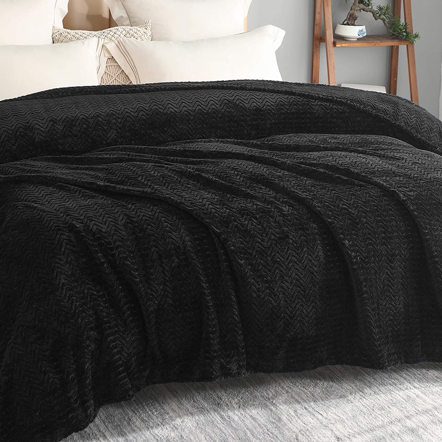 Warm and Cozy Exclusivo Mezcla Queen Size Jacquard Weave Wave Pattern Flannel Fleece Velvet Plush Bed Blanket as Bedspread/Coverlet/Bed Cover Lightweight - Soft 90 x 90,Black 