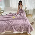 thumbnail image 5 of Manta de franela de coral para sofá, siesta, chal de oficina, manta romántica, manta peluda cálida y acogedora para invierno, cojín grueso e impermeable, 5 of 5