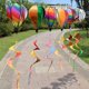 thumbnail image 1 of Globo aerostático arcoíris que gira y hace brillar el molino de viento colorido que hace girar la cuerda del molino de viento del jardín para decorar al aire libre, 1 of 5