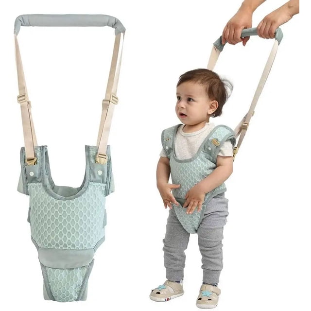 arnés de mano para caminar para bebés yongsheng ajustable 7 a 24 meses, arnés acolchado en malla verde agua con patrón hexagonal, refuerzos ensanchados en axilas y entrepierna, correas beige con hebillas ajustables y empuñadura acolchada; a la derecha un bebé de pie usa el arnés mientras un adulto sostiene la empuñadura, diseñado para ayudar al equilibrio y aprender a caminar, y también suele usarse para prácticas breves de postura asistida.