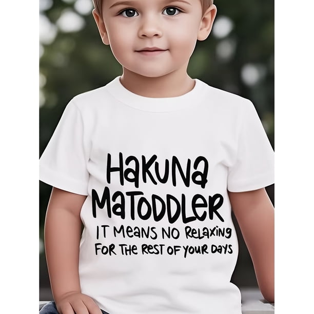 Camiseta juvenil "Hakuna Matilda's Fault" - Estampado de letras moderno, manga corta negra con cuello redondo para niño, tela de algodón suave, ideal para primavera/verano/otoño, ropa informal diver