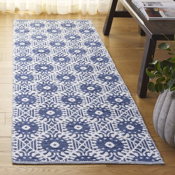 Safavieh Montauk Gulden Geometric Runner Rug, Navy/Ivory, 2'3" x 7'