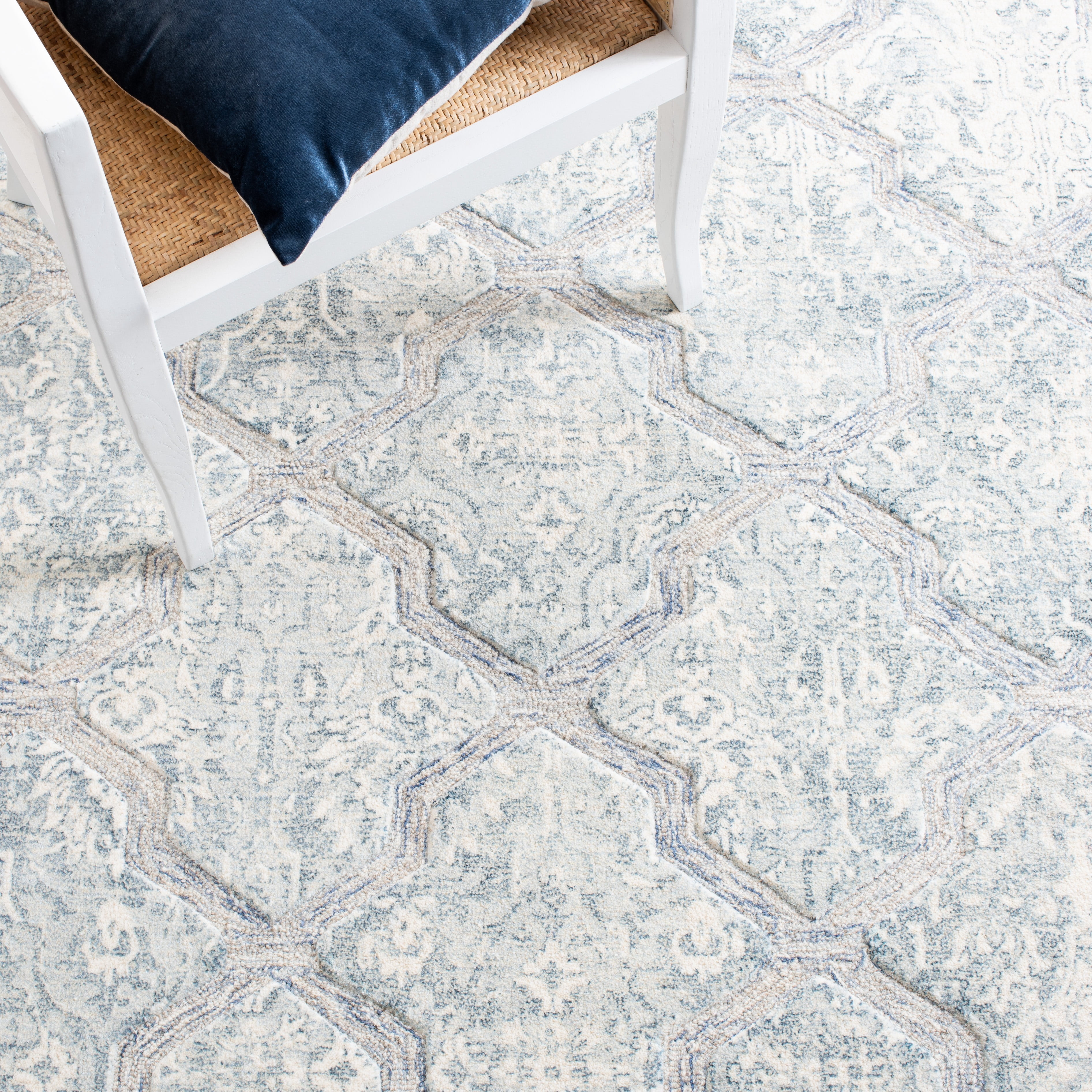 SAFAVIEH Restoration Vintage Isla Geometric Area Rug, Blue/Ivory, 5' x 8'