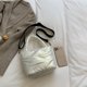 thumbnail image 5 of Bolso Hombro Acolchado Algodón Bolso Mano Cruzado Acolchado Invierno para Mujer (Blanco), 5 of 9