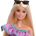 thumbnail image 2 of Muñeca Barbie Mattel con Set de Ropa y Accesorios para Fiesta, 2 of 6