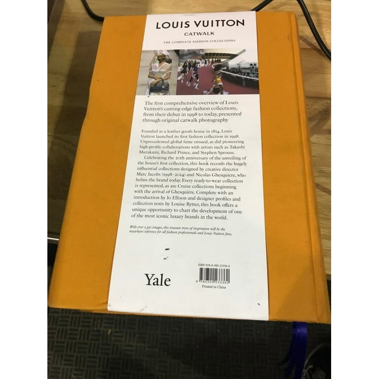洋書 LOUIS VUITTON - LOUIS VUITTON CATWALK(H) Louis Vuitton Catwalk: Louise Rytter: 9780500519943: Amazon