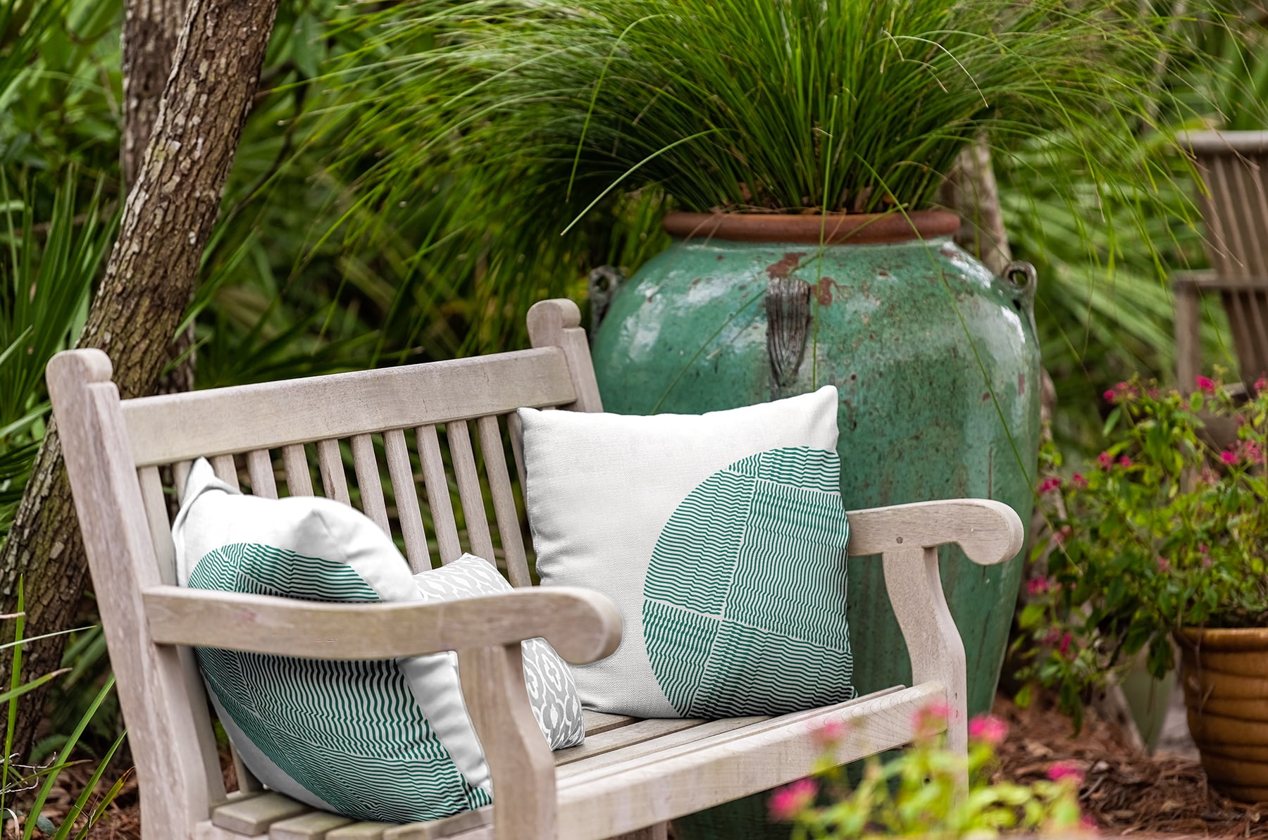 16" x 16" Simply Daisy Big Circle Indoor/Outdoor Pillow, Kelly Green Qty 1
