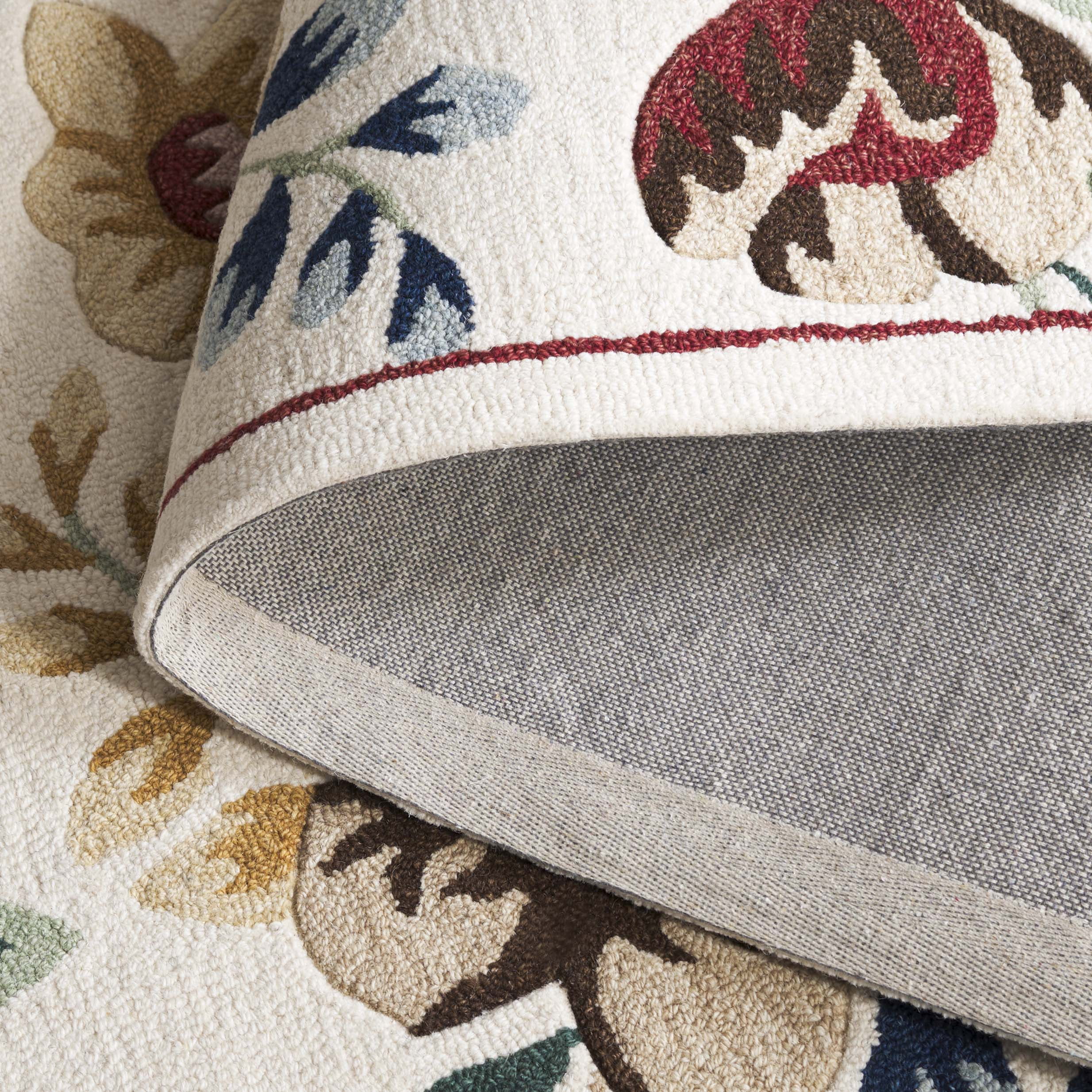 SAFAVIEH Blossom Derren Floral Area Rug, Ivory/Blue, 6' x 6' Round