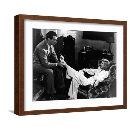 Art.com DOUBLE INDEMNITY, 1944 directed by BILLY WILDER Fred MacMurray and Barbara Stanwyck (b/w photo) Photo, Brown Frame Wall Art, 21" x 17"