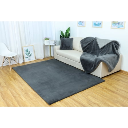 Noble House Cozy Throw