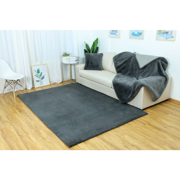 Noble House Cozy Throw