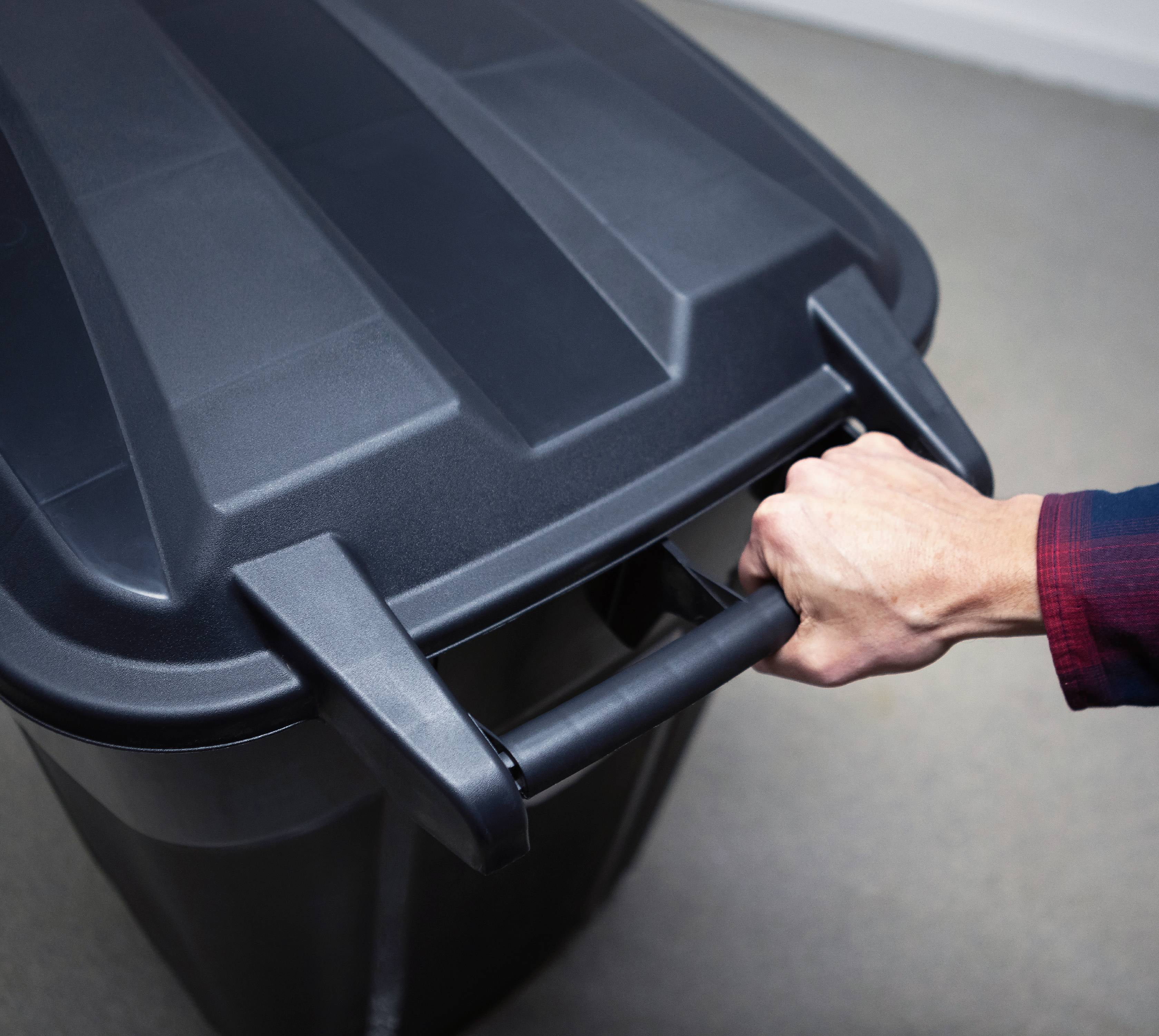 32 Gal. Plastic Extra Large Trash Can with Wheels