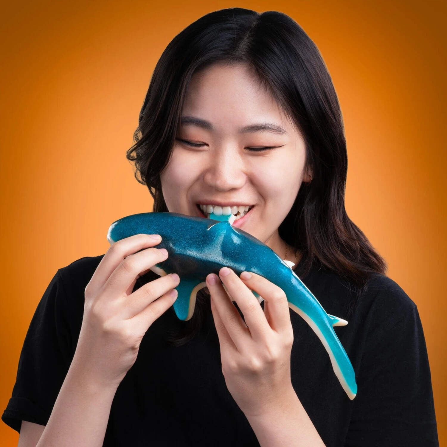 Giant Gummy Shark 18 oz.