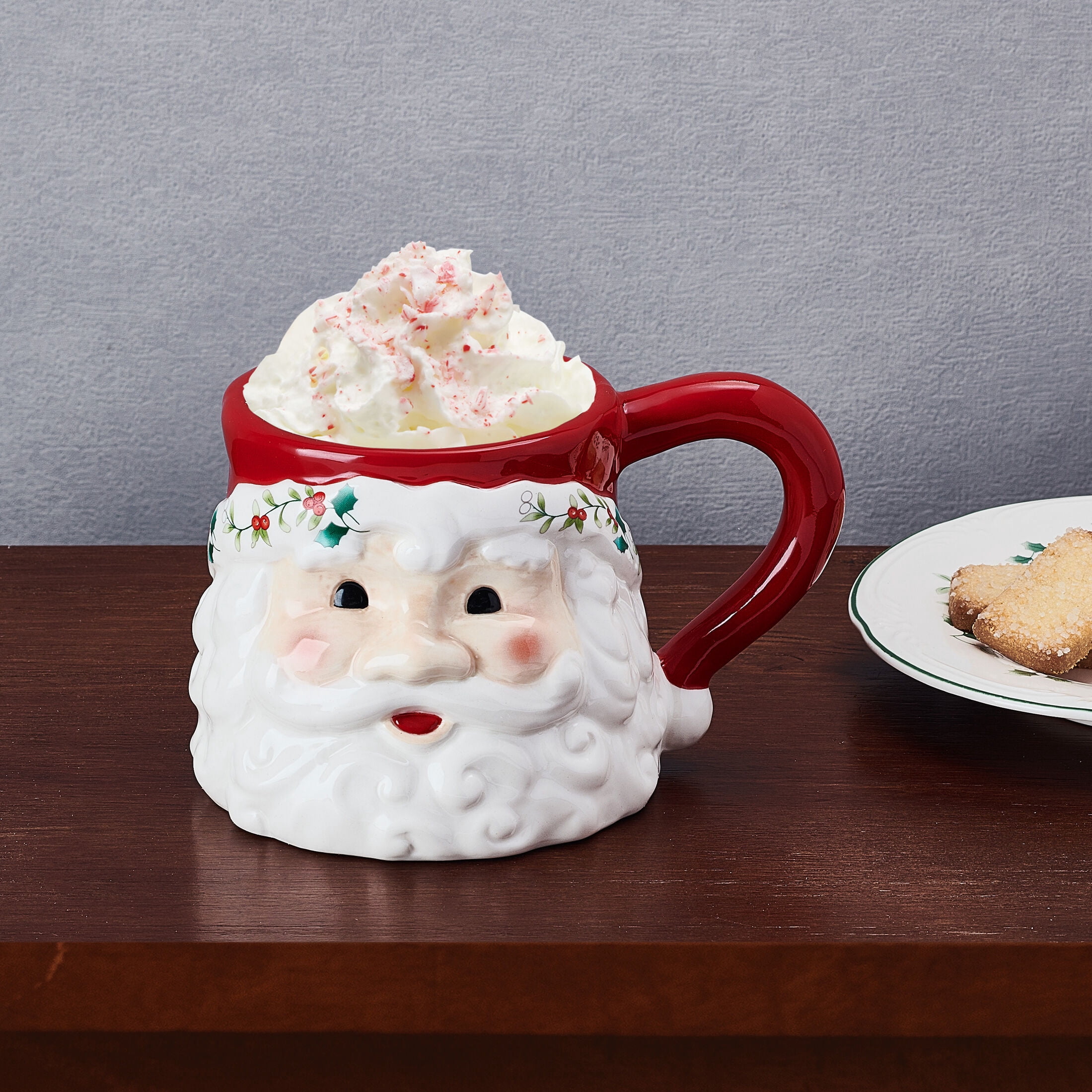 Pfaltzgraff Winterberry Stoneware 16 oz Santa Mug