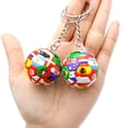 thumbnail image 2 of Llavero con colgante de bolsa esférica con diseño de la Copa del Mundo de fútbol de Qatar, 2 of 6