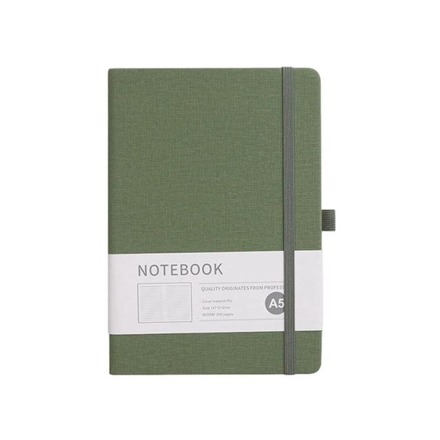Cuaderno A5 verde con textura de tela y correa.