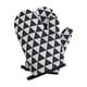 thumbnail image 2 of Xihbxyly Guantes de Aislamiento Térmico, Guantes de Horno con Protección Térmica, Diseño de Lino y Algodón Grueso, Resistentes Al Calor, Utensilios de Cocina Seguros, Multiusos En La Cocina, Tamaño 1, 2 of 6