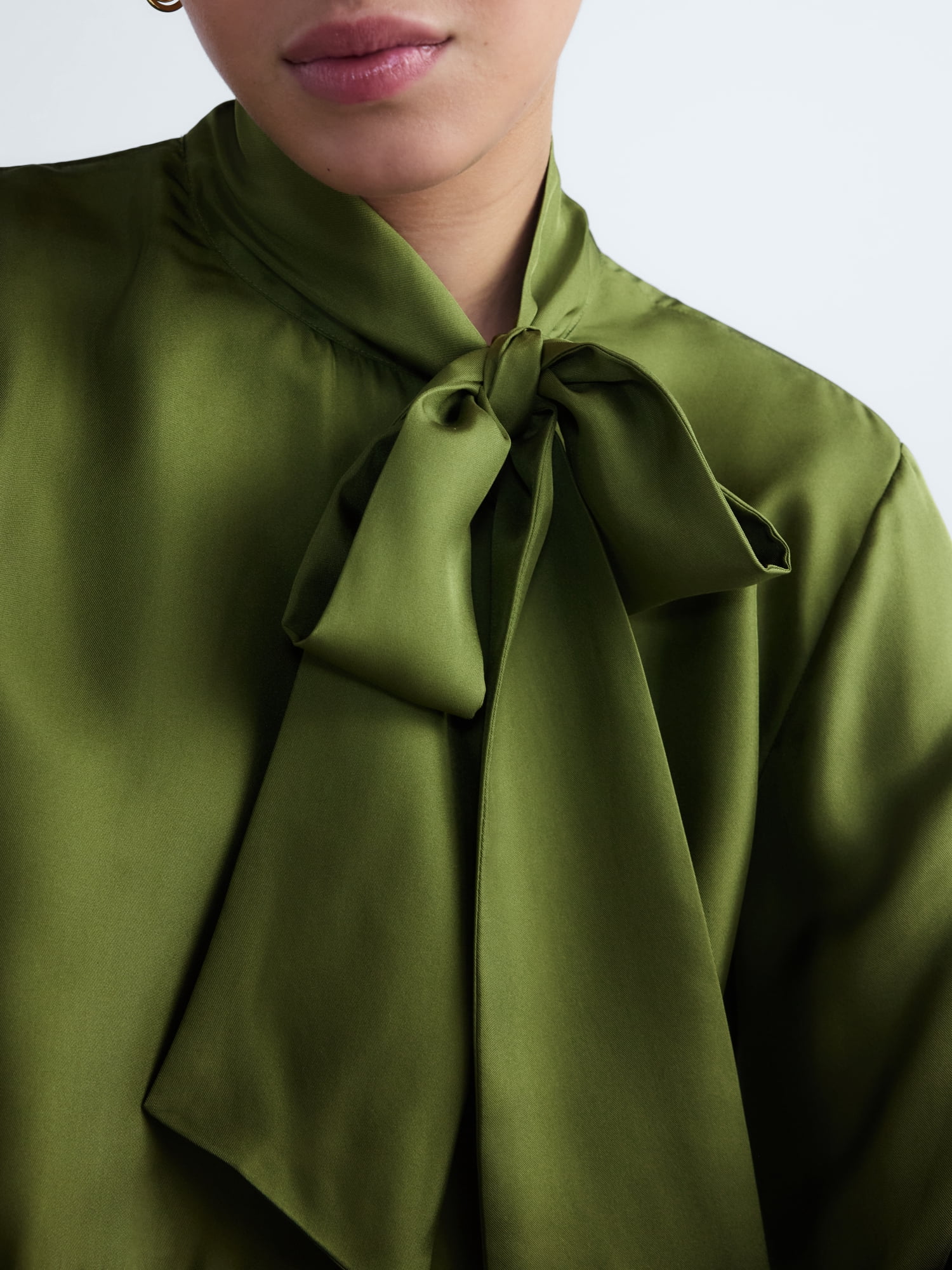 Free Assembly Women's and Women's Plus Silk Tie Neck Top with Long Sleeves, Sizes XXS-4X