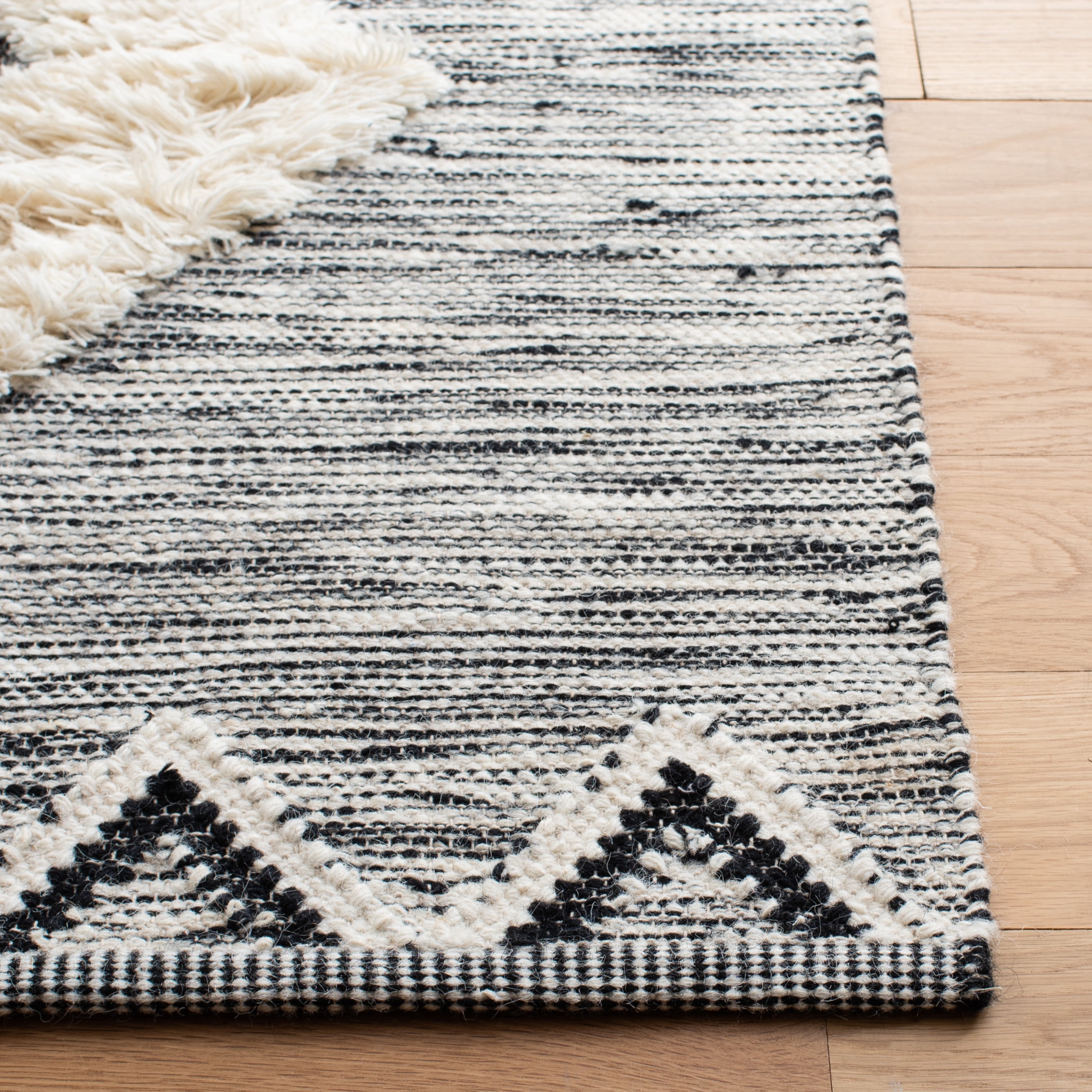 SAFAVIEH Kenya Sebastian Southwestern Area Rug, Ivory/Black, 6' x 9'
