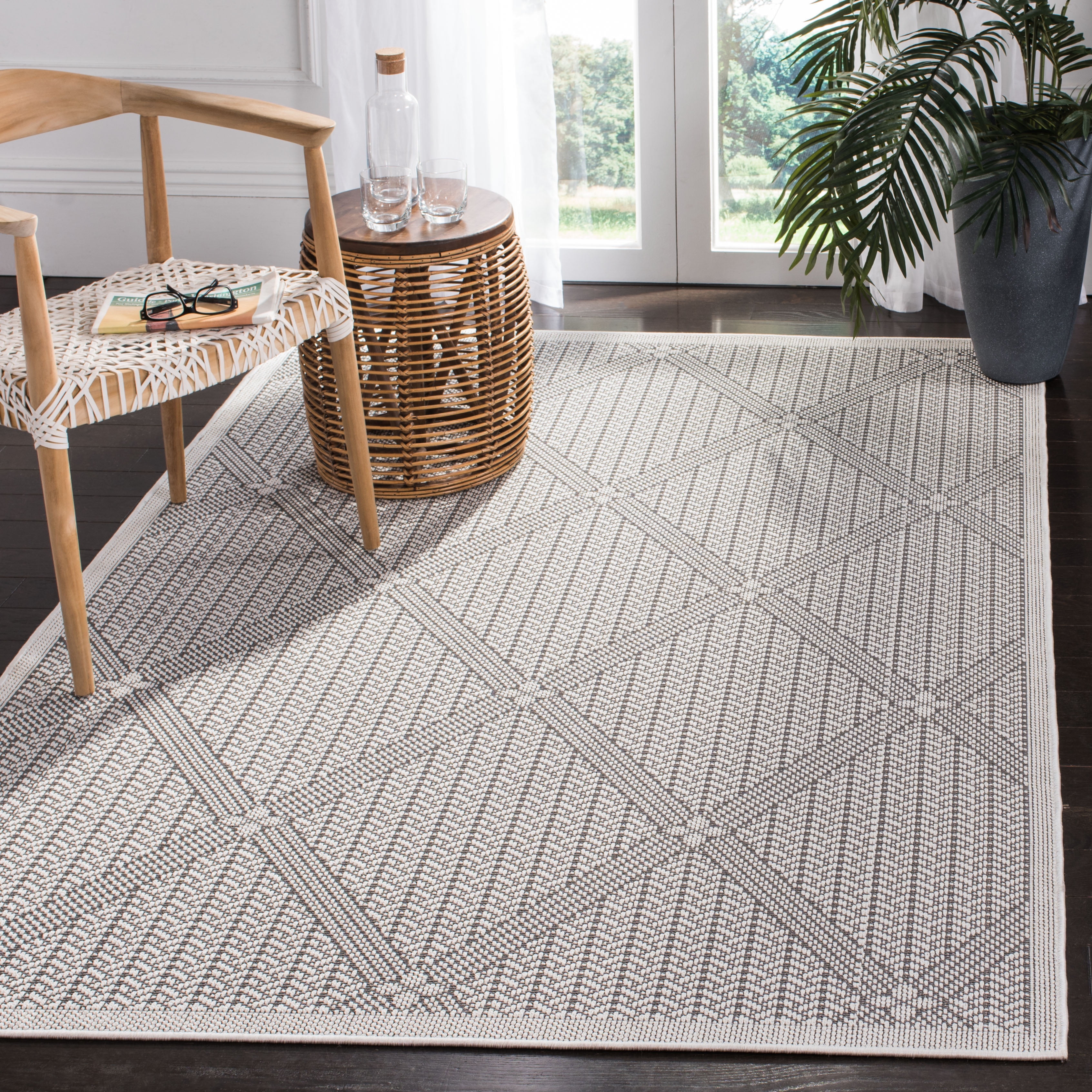 SAFAVIEH Machine Washable Rug Indoor/Outdoor Bermuda Collection - Bermuda Carleen Geometric Indoor/Outdoor Area Rug, Cream/Grey, 6'7" x 9'2"