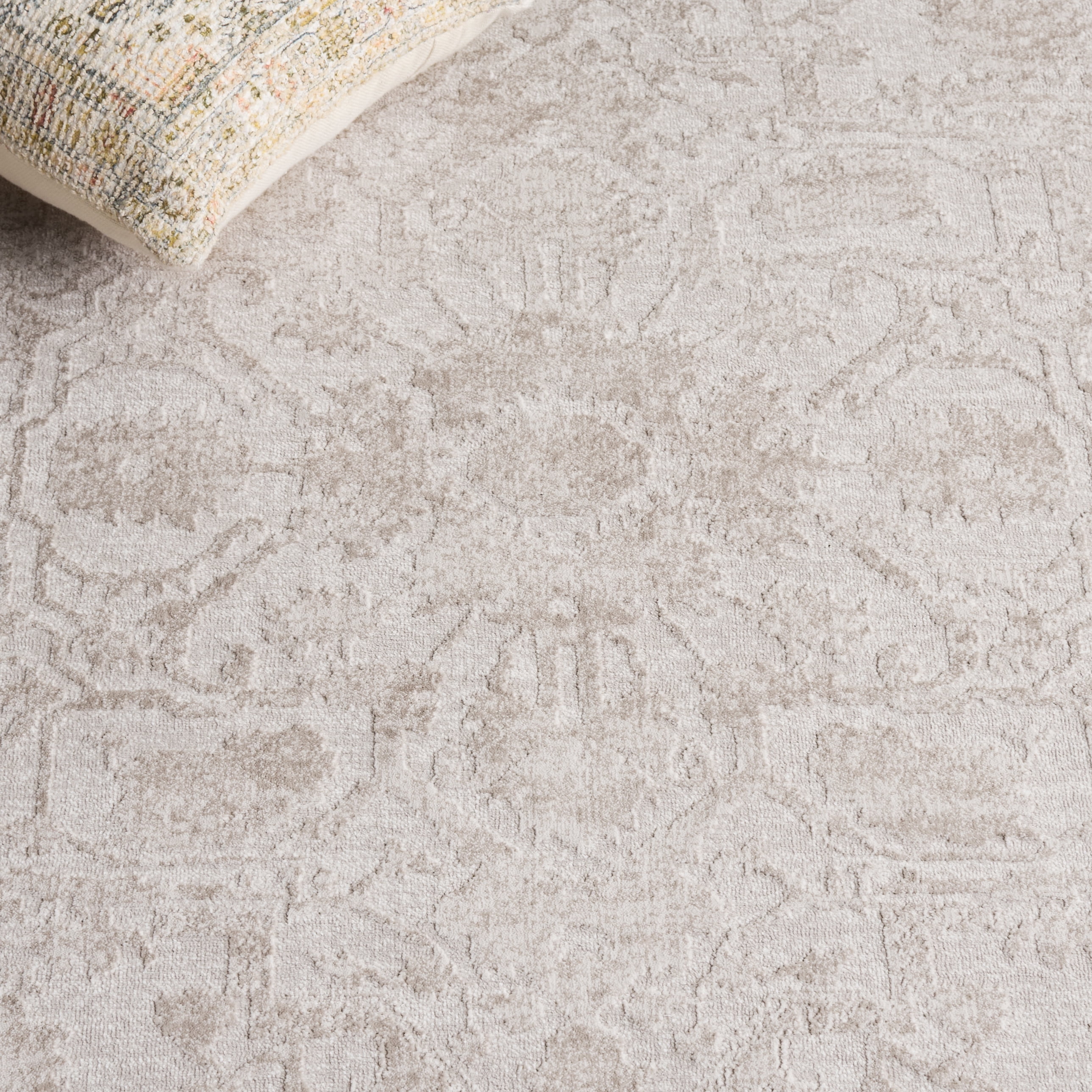 SAFAVIEH Reflection Christy Oriental Area Rug, Creme/Ivory, 3' x 3' Round