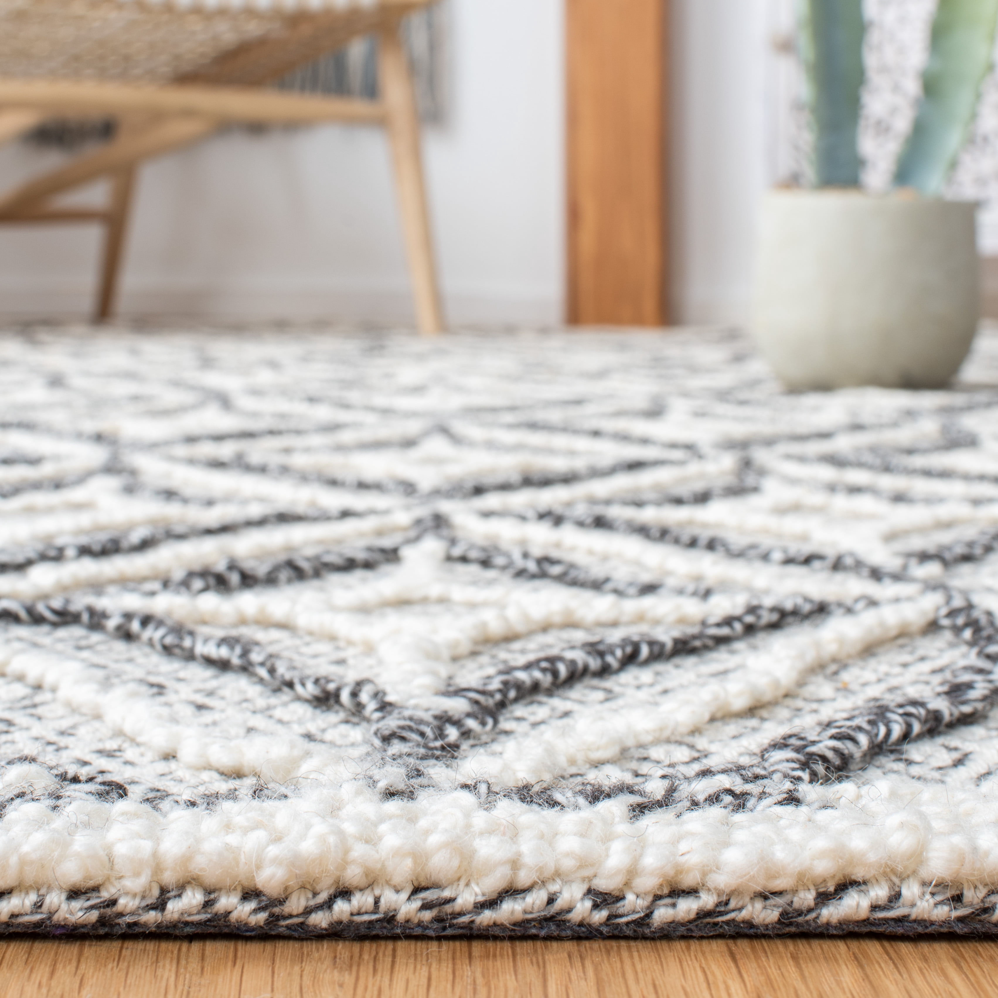 SAFAVIEH Trace Gervase Geometric Wool Area Rug, Grey/Black, 6' x 6' Square