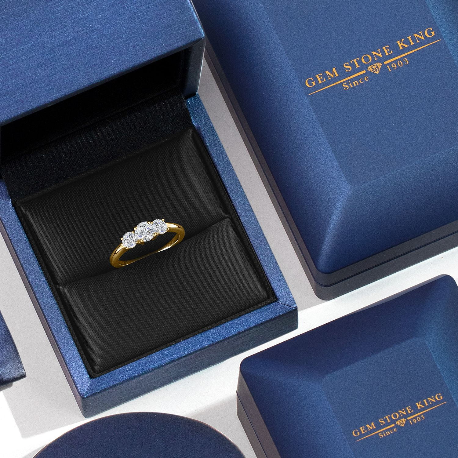 Gem Stone King 10K Yellow Gold Lab Grown Diamond 3-Stone Engagement Ring for Women | 1.04 Cttw | Round 5MM | Gemstone April Birthstone | DEF Color | VVS-VS Clarity | Size 5, 6, 7, 8, 9 | Size 7