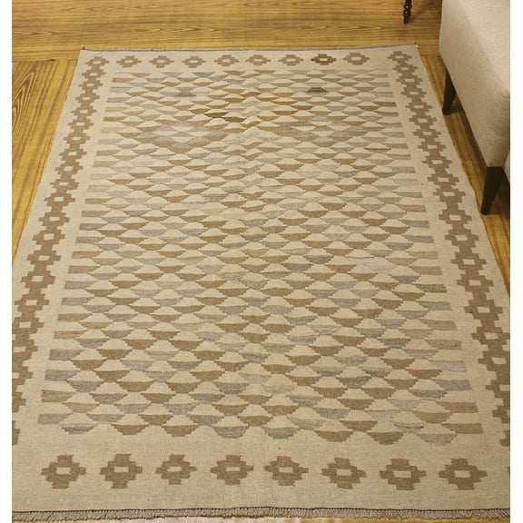 Winchester Tursin Ivory/Grey Rug, 4'9" x 6'1"
