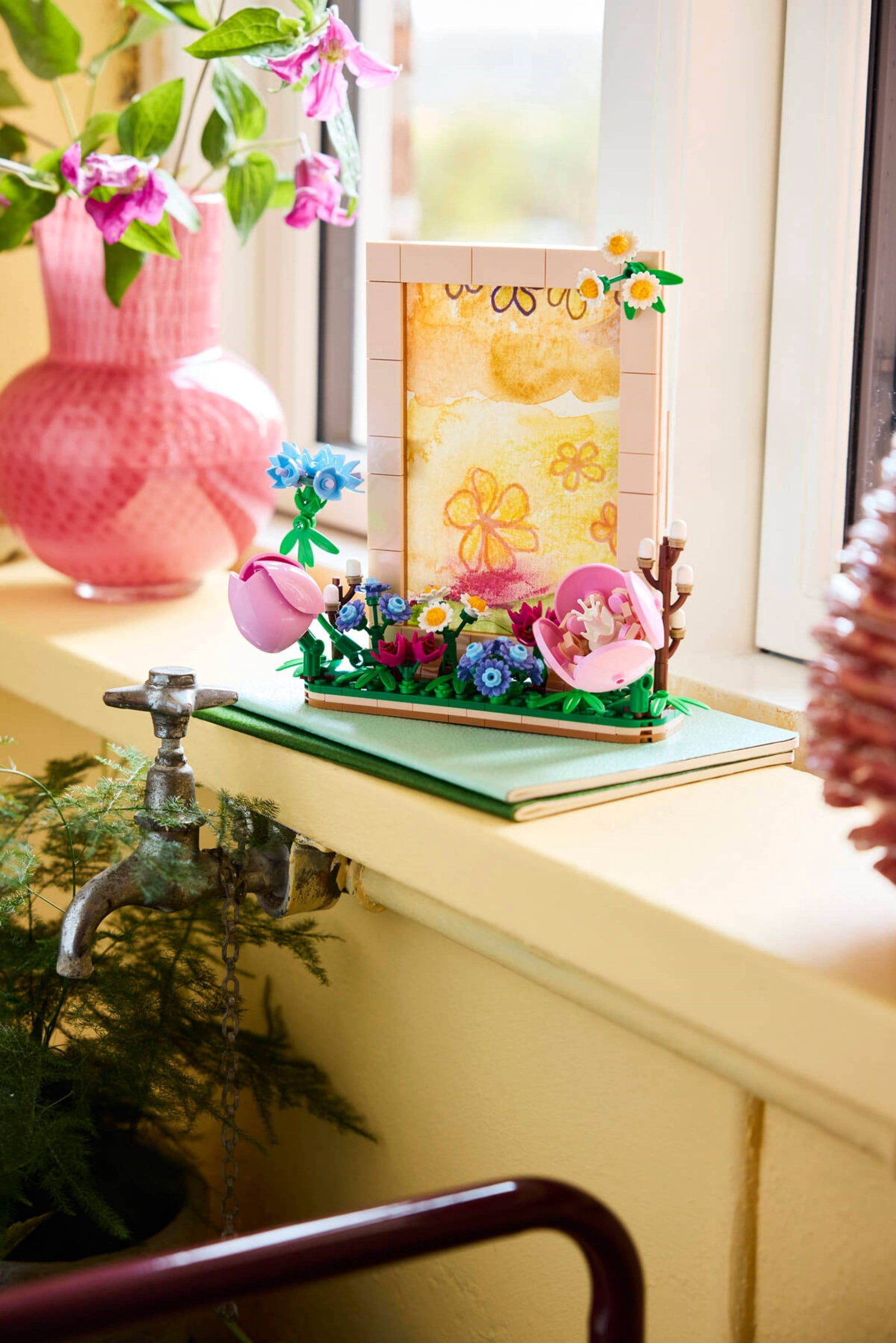 LEGO Botanicals Floral Picture Frame 310-Piece Flower Building Set with Daisy, Rose & Camellia, Decorative Photo Frame Display Gift for Kids Girls & Boys – 40916