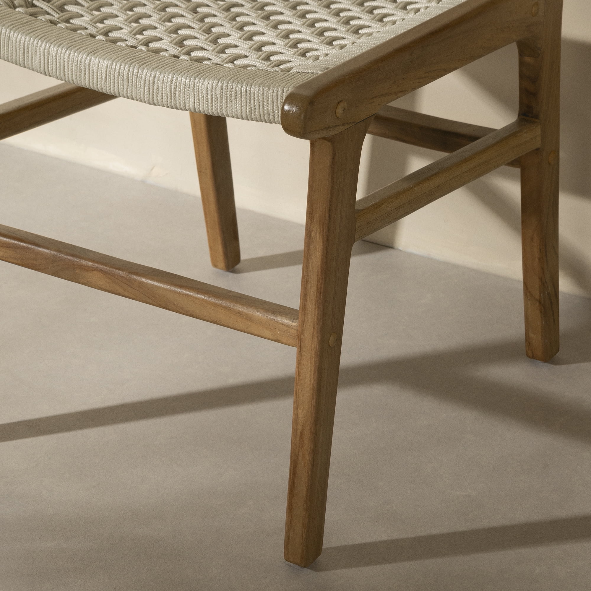 Lot de 2 chaises en corde tressée et en teck, fini Crème et Naturel, collection Agave de Meubles South Shore