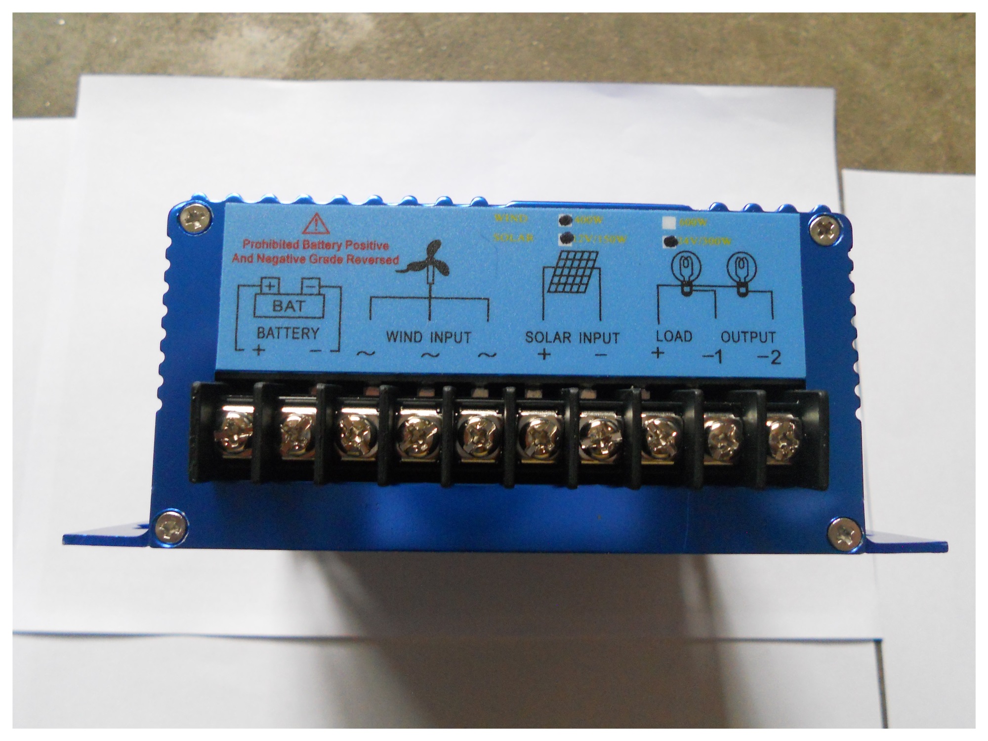 Selling 300W/600W 12V/24V Automatic Detect Wind Solar Hybrid Controller Hybrid Charge Controller Hybrid Lighting System ,Multiple Protection Functions