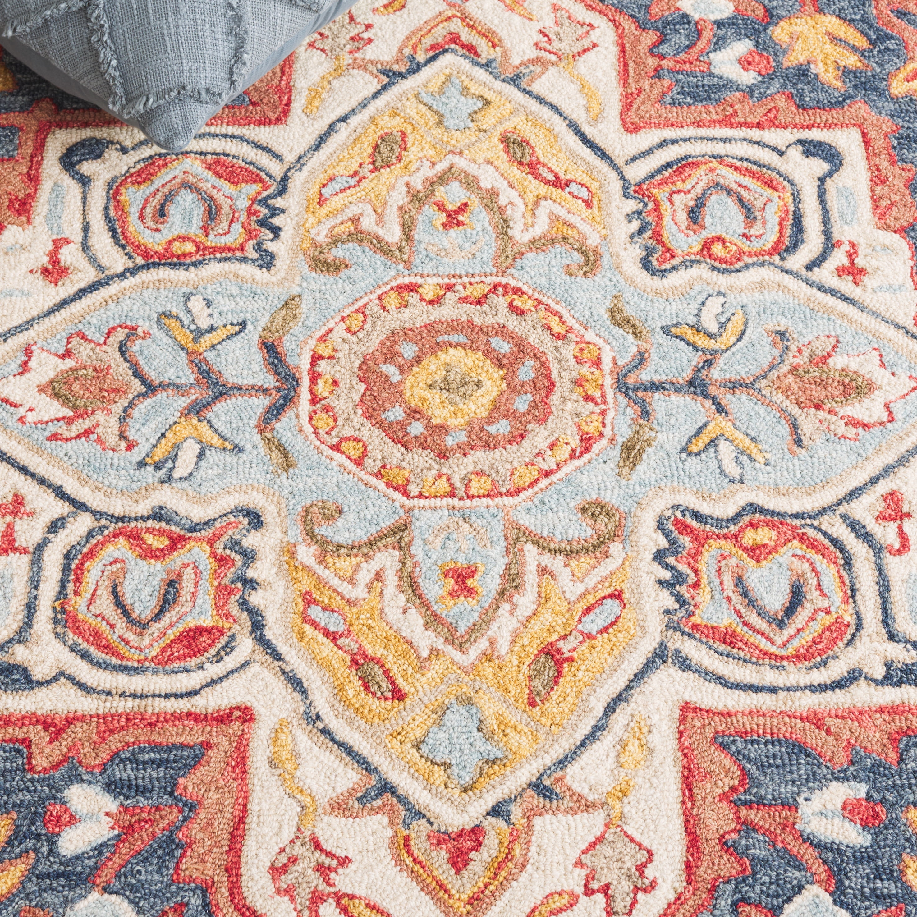 SAFAVIEH Metro Melvin Medallion Area Rug, Navy/Red, 5' x 8'