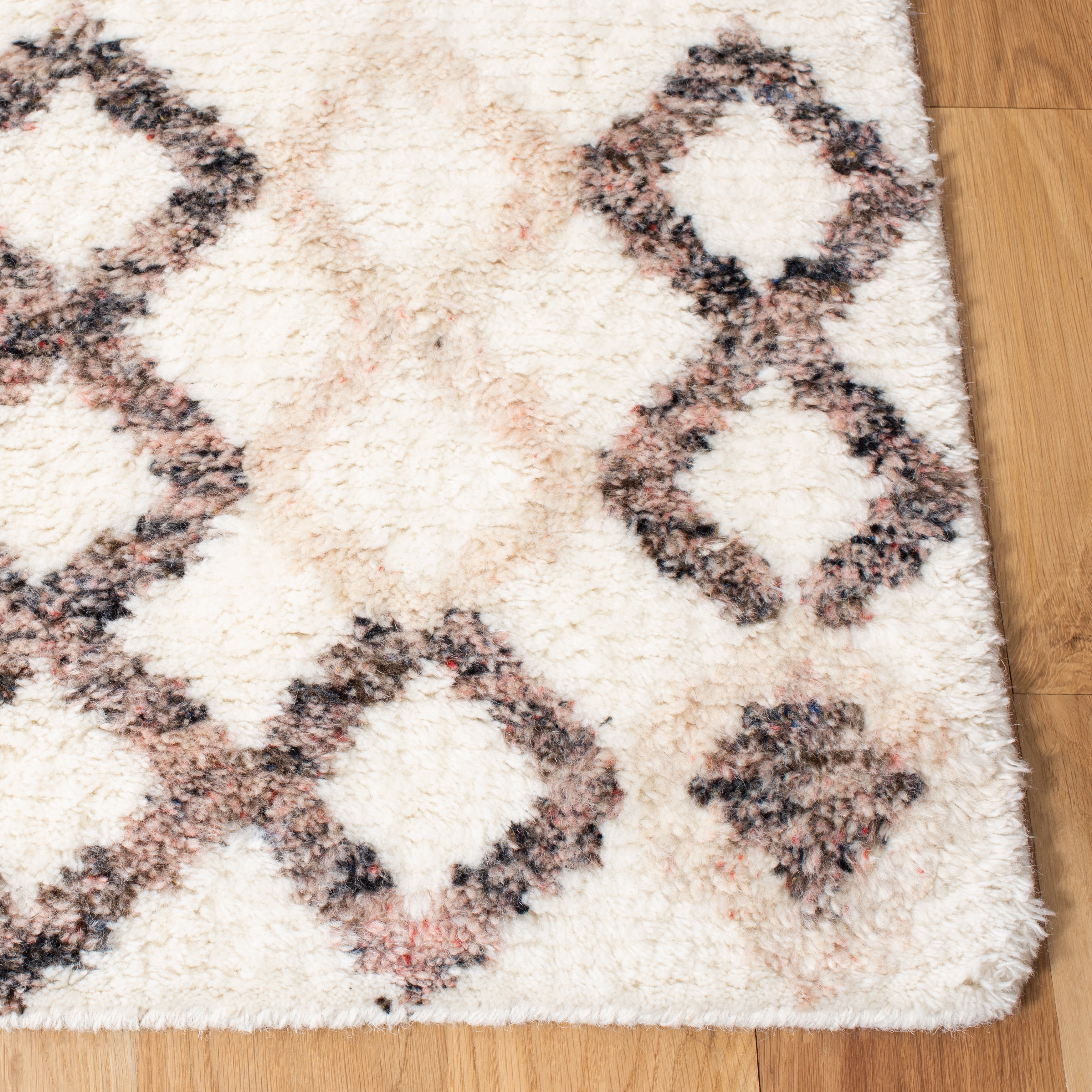 SAFAVIEH Casablanca Lyall Geometric Area Rug, Ivory/Pink, 8' x 10'