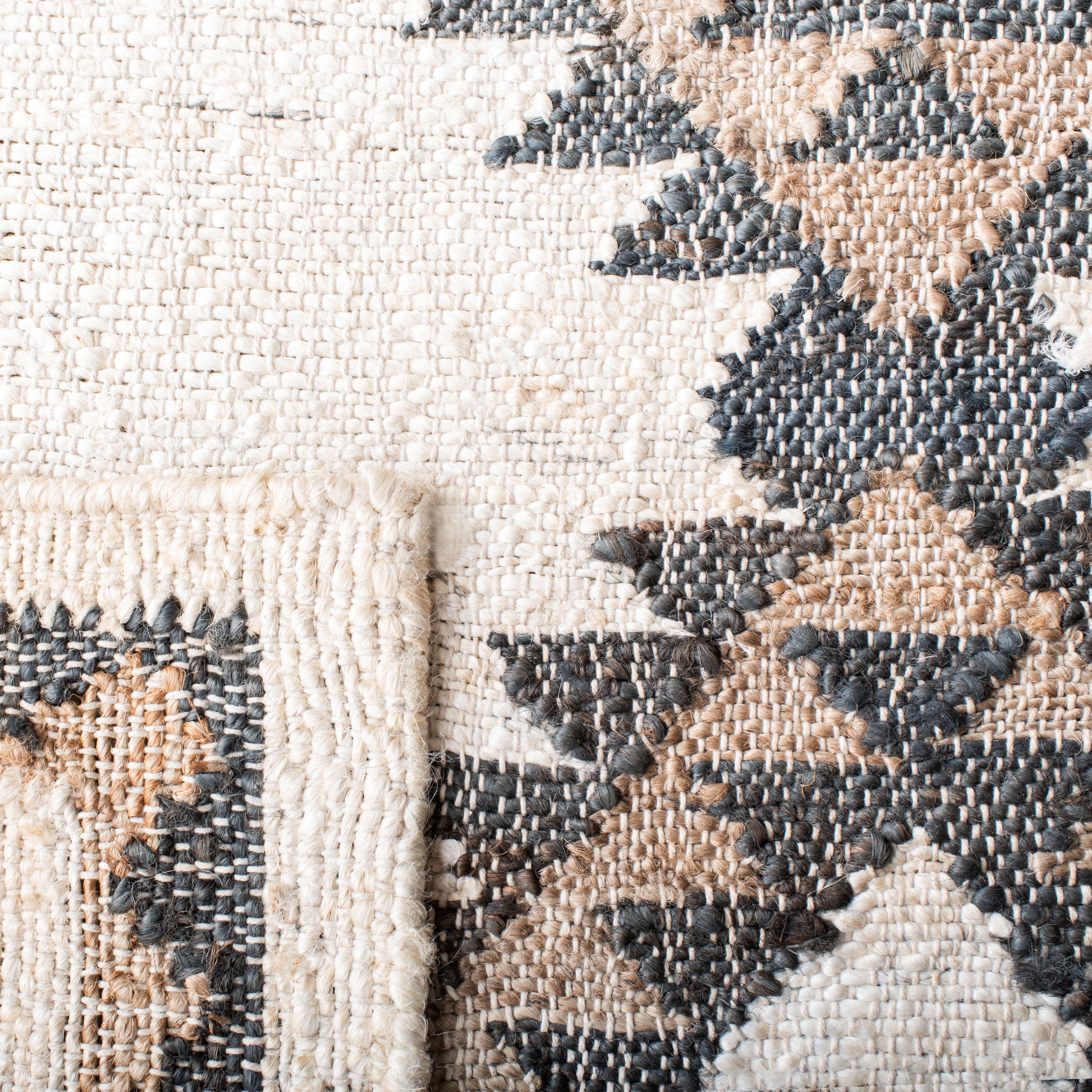 SAFAVIEH Kilim Aindreas Tribal Area Rug, Ivory/Black, 4' x 6'