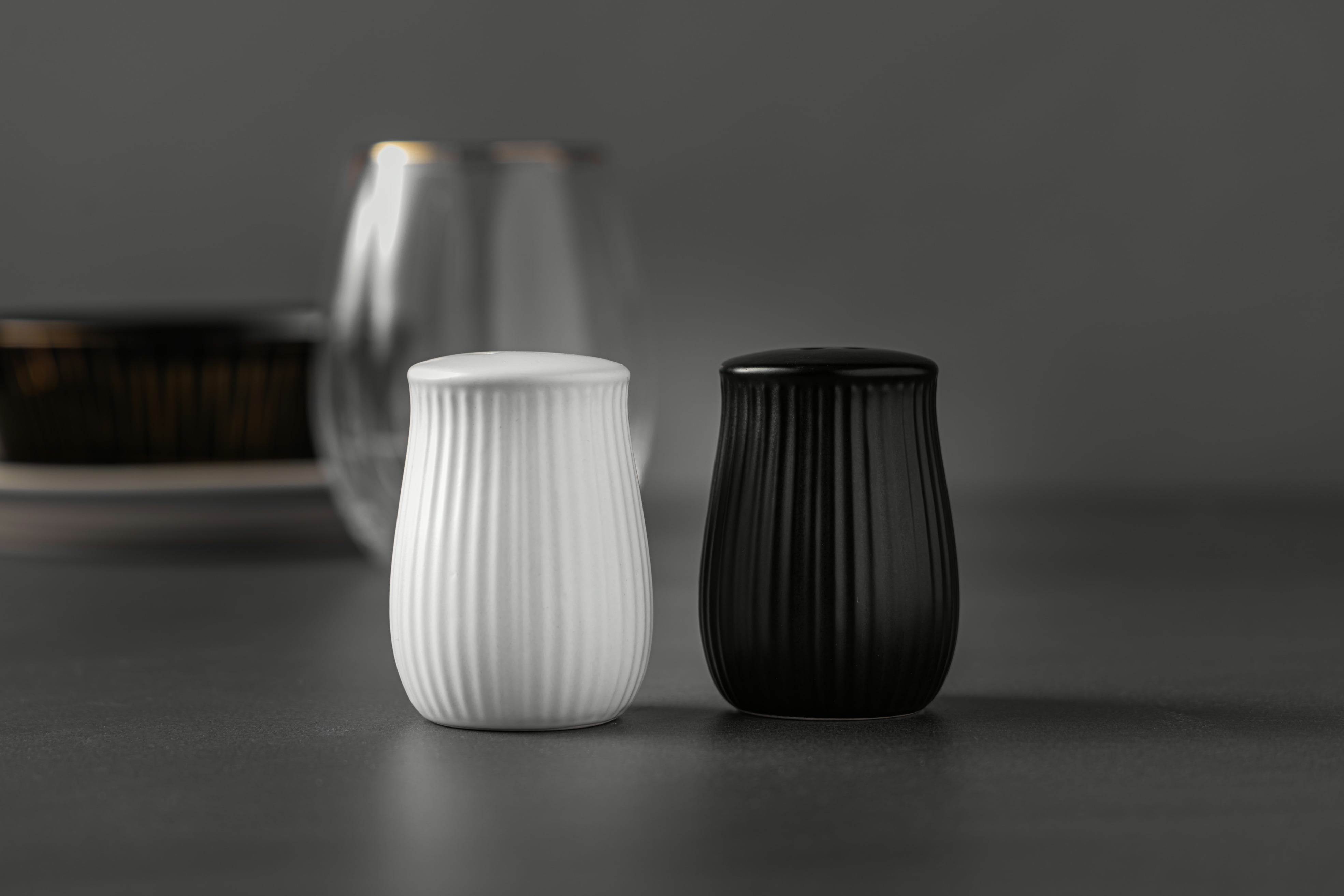 (2 pack) Thyme & Table 2 Piece Ceramic Salt and Pepper Shakers, Black