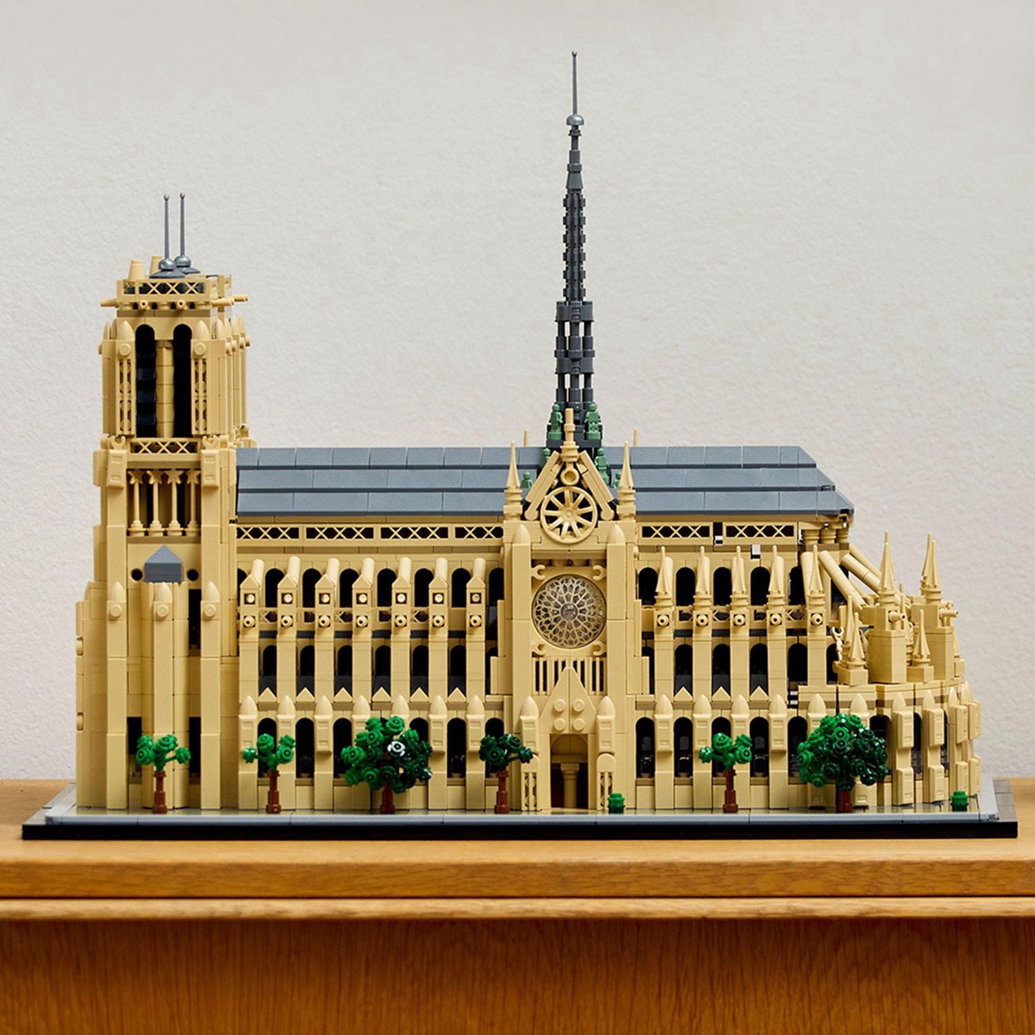 LEGO Architecture Notre-Dame de Paris Replica, Architectural Model Kit, Collectible Building Set for Adults, Build and Display France Souvenir, Paris Gift for Lovers of History, Travel and Art, 21061