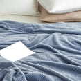 thumbnail image 2 of Manta refrescante de vellón de leche con diseño de jacquard, manta de verano para una sola siesta, para sofá, cama, oficina, azul, 100 x 120 cm, 2 of 5