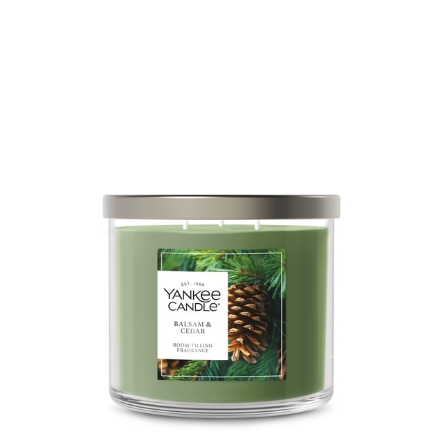 Yankee Candle 3 Wick Candle Jar, Scented Candle with up to 40 Hours of Burn Time, Premium Plant Wax Blend for Consistent Long Lasting Scent from Firs