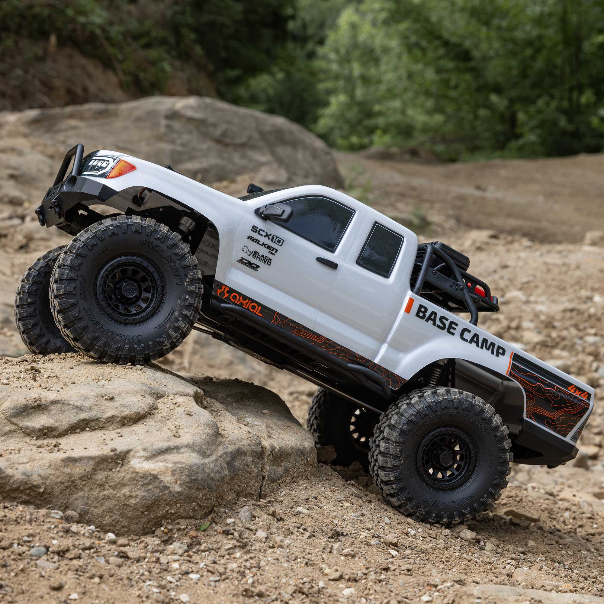 Axial 1/10 SCX10 III Base Camp 4X4 RTR Brushed Rock Crawler White AXI-1375T1