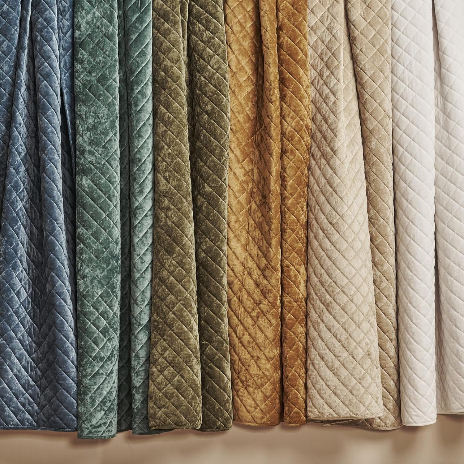 EVERGRACE Luxury Velvet Quilt Set King Size, Diamond Quilted Lightweight Velvet Comforter for All Season, Ultra Soft Oversized Bedspread Coverlet Bedding Set with 2 Pillow Shams, Gold Caramel