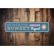 thumbnail image 1 of (Metal de aluminio) Letrero divertido de playa con texto en inglés "Brooklyn Beach", letrero con texto en inglés "Sunburn Beach", humor sobre quemaduras solares, regalo divertido para la playa,, 1 of 4