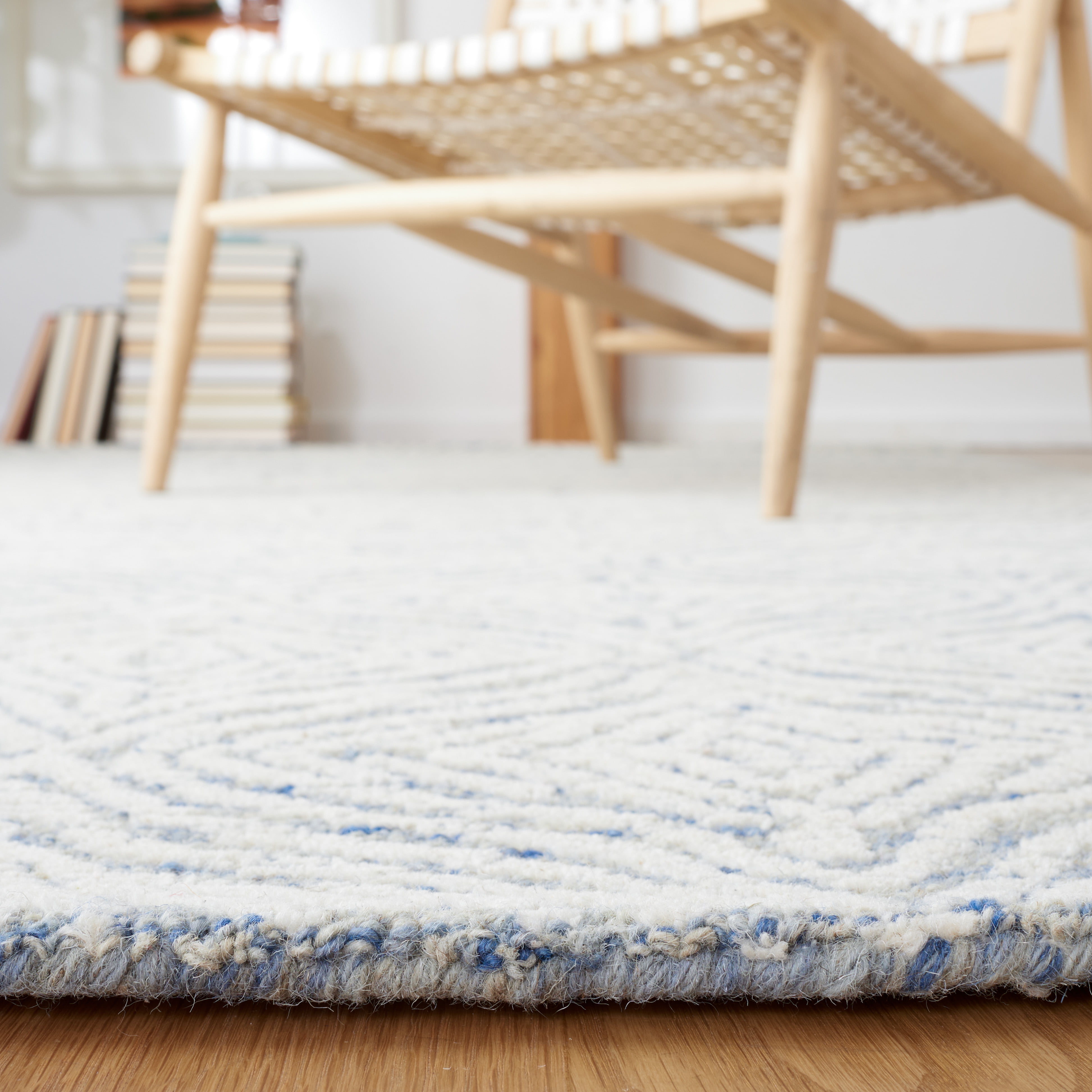 SAFAVIEH Metro Dalach Medallion Runner Rug, Blue/Ivory, 2'3" x 8'