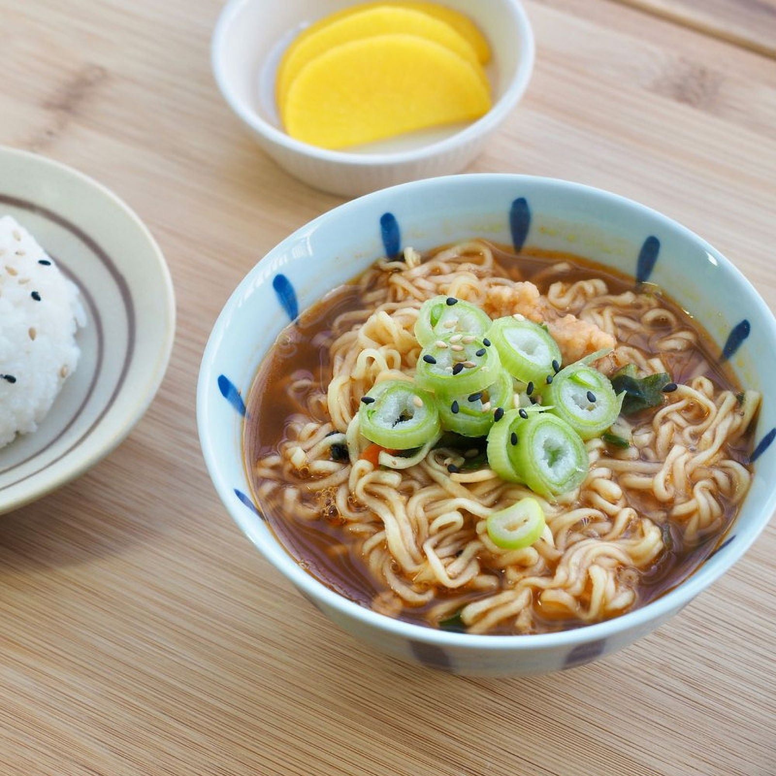 Ramen Soup Noodles 4 Flavor (2) Each: Chick'n Chow Mein, Chick'n Curry, Fire Chow Mein, Onion Chicken (2.65 Ounces) | Lemonilo |  + MerlinsMart Zine