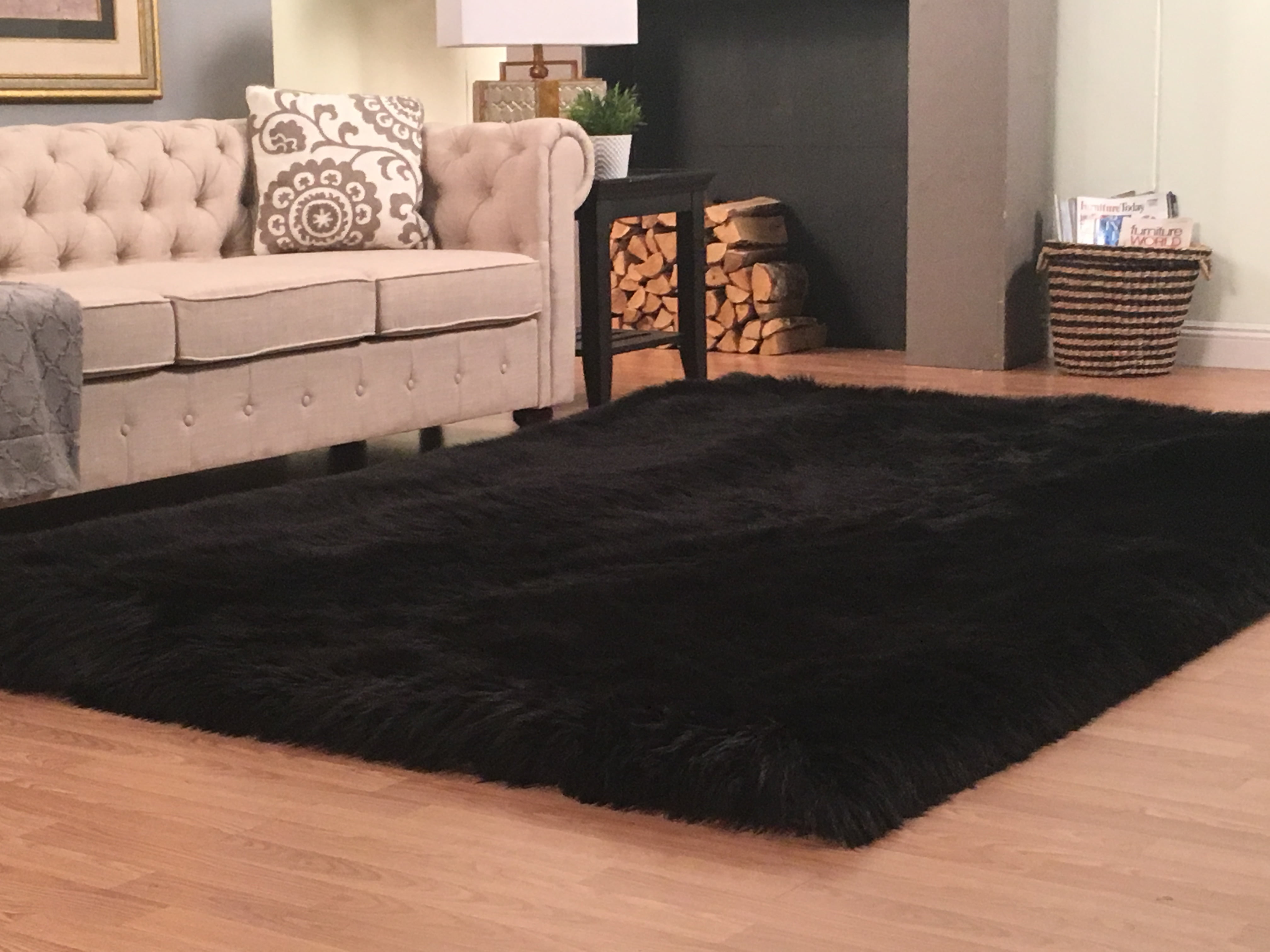 Lambzy Faux Sheepskin Silky Shag Rug, Black 24" Square