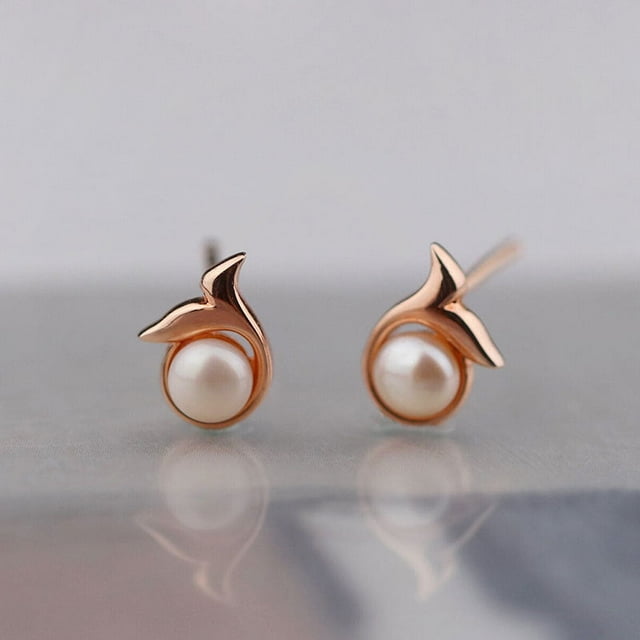 HONEYRAIN Sterling Silver Shell Bead Fish Tail Earring Studs